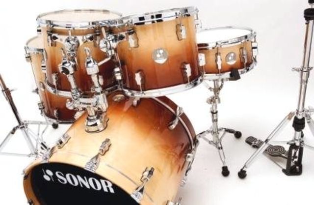 blank The nine-ply all-maple shells make for drums that are packed with maple warmth and capable of considerable volume